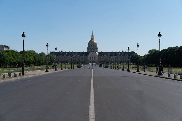 April 26, 2020, Paris, FR: (INT) Covid-19:Empty Paris. April 26,2020, Paris,France:Some touristic hotspots in Paris city like Cafe Les Deux Magots, Arc de Triomphe et Champs-Elysees, Champs-Elysees, Jardin du Luxembours, Pont Alexandre III, La Sorbonne , Marche aux puces,Montmartre street continued to be very empty during this covid-19 pandemic this Sunday. ..Credit: Thenews2 Paris - ZUMAn293 20200426_znp_n293_007 Copyright: xEricxBrommex