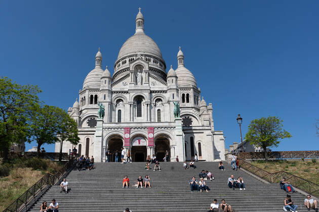 April 26, 2020, Paris, FR: (INT) Covid-19:Empty Paris. April 26,2020, Paris,France:Some touristic hotspots in Paris city like Cafe Les Deux Magots, Arc de Triomphe et Champs-Elysees, Champs-Elysees, Jardin du Luxembours, Pont Alexandre III, La Sorbonne , Marche aux puces,Montmartre street continued to be very empty during this covid-19 pandemic this Sunday. ..Credit: Thenews2 Paris - ZUMAn293 20200426_znp_n293_021 Copyright: xEricxBrommex