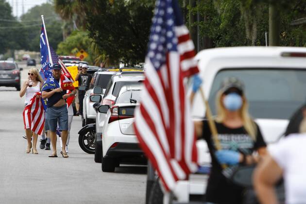 April 26, 2020, Tampa, Florida, USA: Over 100 supporters of the Re-Open Florida CARavan and Rally movement gathered to protest in front of the FOX 13 News Station on Kennedy on Sunday, April 26, 2020 in Tampa. The group held signs, played music and spread their message to reopen the state of Florida after being closed for months. Tampa USA - ZUMAs70_ 20200426_zan_s70_014 Copyright: xLuisxSantanax