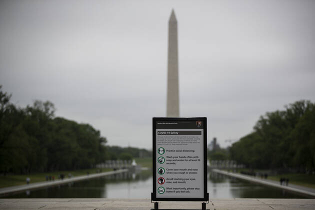 (200426) -- WASHINGTON, April 26, 2020 (Xinhua) -- Photo taken on April 26, 2020 shows a COVID-19 safety board near the Lincoln Memorial in Washington D.C., the United States. Anthony Fauci, director of the U.S. National Institute of Allergy and Infectious Diseases, said the country will be able to double its COVID-19 testing capacity over the next several weeks, which is needed to safely reopen portions of the economy, according to The Hill on Sunday. (Photo by Ting Shen Xinhua) U.S.-WASHINGTON D.C.-COVID-19-TESTING CAPACITY 