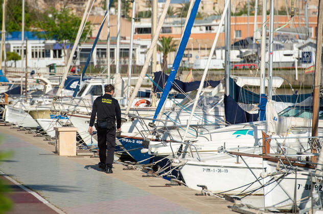 20200426 Children go out of the Home in Mallorca during Corona Lock down PALMA DE MALLORCA, SPAIN - APRIL 26 2020 : Port Police Offcier controls the moorings at Palma Port at - Children go out of the Home in Mallorca during Corona Lock down on April 26, 2020 in Palma de Mallorca, . Palma de Mallorca Baleares Spain