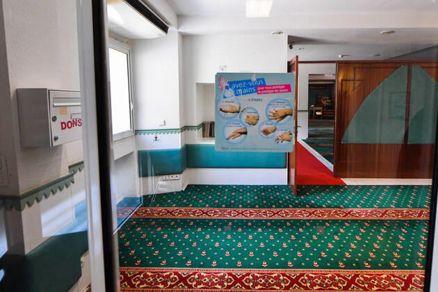 News Bilder des Tages COVID-19 Coronavirus : La Mosquee de Cannes fermee au premier jour du ramadan Coronavirus in France : The Mosque of Cannes closed on the first day of Ramadan 254684 2020-04-26  Copyright: xL.Urmanx xStarfacex STAR_254684_012