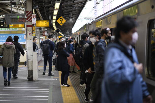 TOKYO, JAPAN - APRIL 27: Commuters wearing face mask head to work early morning during a rush hour in Tokyo amid concerns of the COVID-19 coronavirus on Monday, April 27, 2020. Japanese Prime Minister Shinzo Abe declared a nationwide State of Emergency last week urging people to stay home to prevent the spreading of the coronavirus throughout the country. (Photo: Richard Atrero de Guzman AFLO) (125743500)