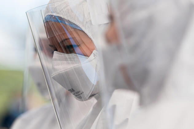 April 27, 2020, Gdansk, Poland: Medic seen during her work at the covid-19 drive thru in Gdansk. .The covid-19 drive thru testing center was opened in Gdansk on April 27. Tests are taken after prior registration. Patients without getting out of the car may be tested for coronavirus. Gdansk Poland - ZUMAs227 20200427_zip_s227_004 Copyright: xMateuszxSlodkowskix