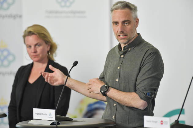 STOCKHOLM 20200427 Deputy State epidemiologist Anders Wallensten R of the Public Health Agency of Sweden talks during a news conference on the daily update on the coronavirus, Covid 19 pandemic Stockholm SWEDEN x10040x,  Copyright: xAndersxWiklund TTx SWEDEN HEALTH CORONA