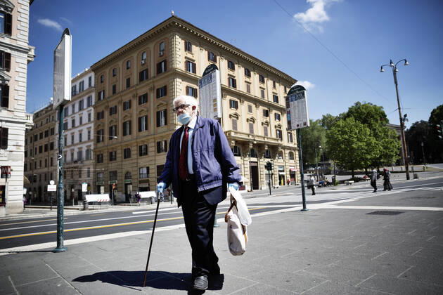 April 27, 2020, Roma, Roma, Italy: Daily life in the streets of Roma during the Covid-19 outbreak..The Italian prime minister Giuseppe Conte has announced the Ã¢â‚¬oeFase 2Ã¢â‚¬Â (second fase) from the 4th of May..All the city, as all the whole country, is under quarantine and the movement are restricted to the necessary. .The streets of the city are empty and controled by the amry. Roma Italy - ZUMAt147 20200427_zip_t147_007 Copyright: xMatteoxTrevisanx