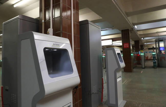 MOSCOW, RUSSIA - APRIL 27, 2020: Contactless hand sanitiser machines at the entrance to a deserted Komsomolskaya Station of the Moscow Underground (metro), during the pandemic of the novel coronavirus disease (COVID-19). Since 30 March, Moscow has been on lockdown. On 13 April 2020, the Moscow government introduced a digital permit system aimed at further restricting movement. Under the scheme, which became mandatory on 15 April, people need to apply for permits to travel on a vehicle or public transport around the city. As of 27 April 2020, Russia has reported more than 87,300 confirmed cases of the novel coronavirus infection, with more than 45,300 confirmed cases in Moscow. Vladimir Gerdo TASS  TS0D7348