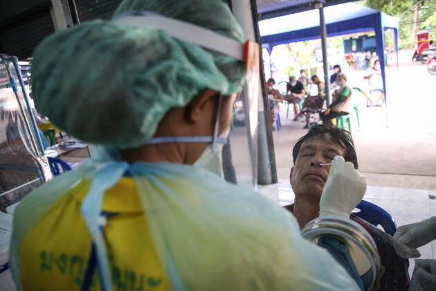 April 27, 2020, Bangkok, Thailand: A medical health worker at Mongkutwattana General Hospital wears a protective gear as a precaution while screening a patient suspected to be infected with the covid-19 Coronavirus during lab examination..Coronavirus disease (COVID-19) is an infectious disease caused by a newly discovered coronavirus. the virus that causes COVID-19 is mainly transmitted through droplets generated when an infected person coughs, sneezes, or exhales, these droplets are too heavy to hang in the air, and quickly fall on floors or surfaces. Bangkok Thailand - ZUMAs197 20200427_zaa_s197_020 Copyright: xPrawetxPuengsawangpholx