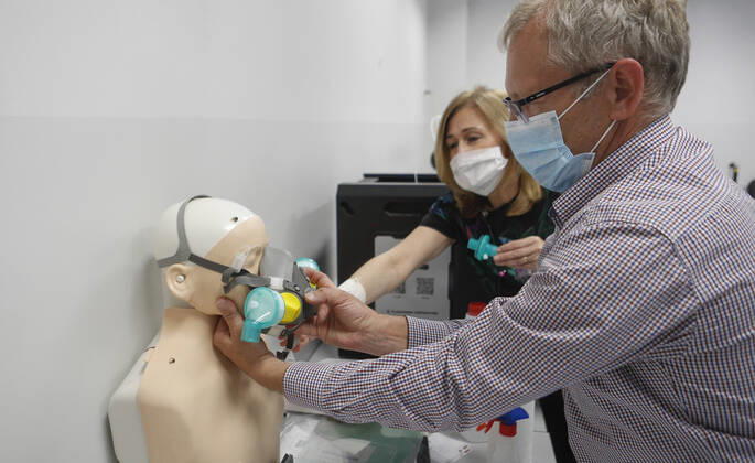 Production of face shields and face masks with 3D printer in Rzeszow Production of face shields and face masks with 3D printer in one of the public schools on April 27, 2020 in Rzeszow, Poland EN_01426474_0002 