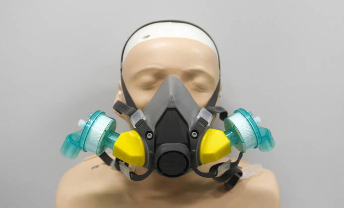 News Bilder des Tages Production of face shields and face masks with 3D printer in Rzeszow Production of face shields and face masks with 3D printer in one of the public schools on April 27, 2020 in Rzeszow, Poland EN_01426474_0004 