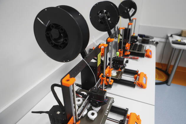 Production of face shields and face masks with 3D printer in Rzeszow Production of face shields and face masks with 3D printer in one of the public schools on April 27, 2020 in Rzeszow, Poland EN_01426474_0011