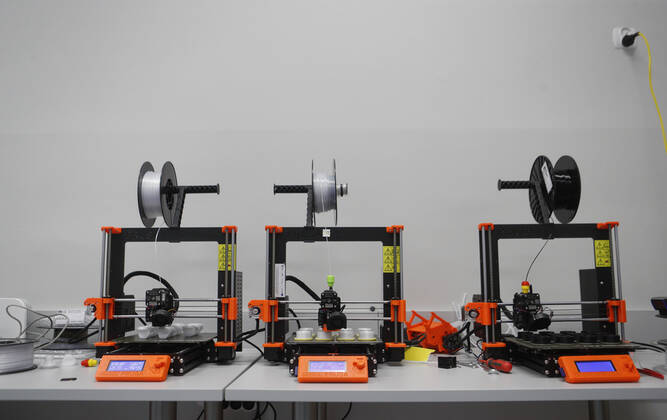 Production of face shields and face masks with 3D printer in Rzeszow Production of face shields and face masks with 3D printer in one of the public schools on April 27, 2020 in Rzeszow, Poland EN_01426474_0012 