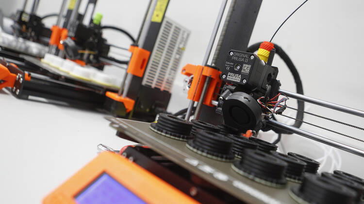 Production of face shields and face masks with 3D printer in Rzeszow Production of face shields and face masks with 3D printer in one of the public schools on April 27, 2020 in Rzeszow, Poland EN_01426474_0014