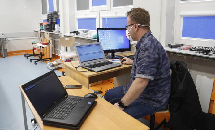 Production of face shields and face masks with 3D printer in Rzeszow Production of face shields and face masks with 3D printer in one of the public schools on April 27, 2020 in Rzeszow, Poland EN_01426474_0019 