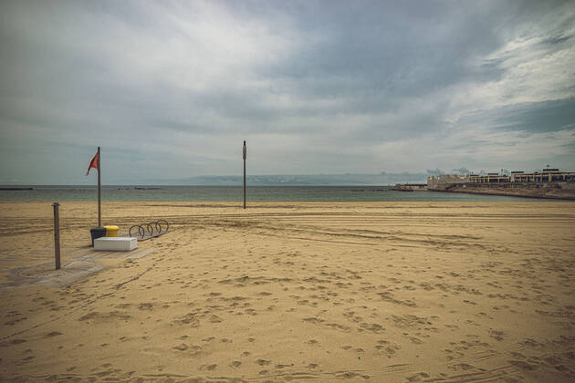 April 27, 2020, Barcelona, Catalonia, Spain: The deserted beach in Barcelona at day 43 of a nationwide lockdown due to the continuous spread of the corona virus. Spain registered some 300 new fatalities totaling a death toll close to 23500 so far. Barcelona Spain - ZUMAo105 20200427_zap_o105_005 Copyright: xMatthiasxOesterlex