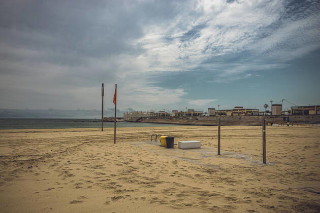 April 27, 2020, Barcelona, Catalonia, Spain: The deserted beach in Barcelona at day 43 of a nationwide lockdown due to the continuous spread of the corona virus. Spain registered some 300 new fatalities totaling a death toll close to 23500 so far. Barcelona Spain - ZUMAo105 20200427_zap_o105_006 Copyright: xMatthiasxOesterlex
