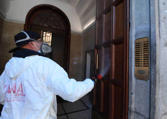 (200427) -- ROME, April 27, 2020 (Xinhua) -- A worker of a disinfection company disinfects a residential building amid the coronavirus pandemic in Rome, Italy, April 27, 2020. (Photo by Alberto Lingria Xinhua) ITALY-ROME-COVID-19-DISINFECTION 