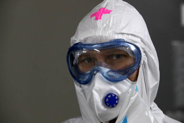 MOSCOW, RUSSIA - APRIL 27, 2020: A medical worker ahead of a shift at the COVID-19 treatment facility at Pirogov City Clinical Hospital 1. The facility treats COVID-19 patients, patients with suspected coronavirus and patients with viral community-acquired pneumonia. Sergei Karpukhin TASS  TS0D73A7