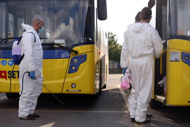 Modena. Operatori della Seta, the municipality of the city for urban transport, sanitize a bus at the end of the daily shift to counter the spread of Coronavirus (ROBERTO BRANCOLINI Fotogramma, Modena - 2020-04-27) p.s. la foto e utilizzabile nel rispetto del contesto in cui e stata scattata, e senza intento diffamatorio del decoro delle persone rappresentate  Copyright: xROBERTOxBRANCOLINIx xFOTOGRAMMAx