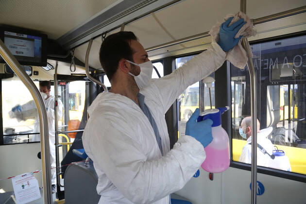 Modena. Operatori della Seta, the municipality of the city for urban transport, sanitize a bus at the end of the daily shift to counter the spread of Coronavirus (ROBERTO BRANCOLINI Fotogramma, Modena - 2020-04-27) p.s. la foto e utilizzabile nel rispetto del contesto in cui e stata scattata, e senza intento diffamatorio del decoro delle persone rappresentate  Copyright: xROBERTOxBRANCOLINIx xFOTOGRAMMAx