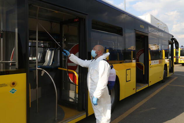 Modena. Operatori della Seta, the municipality of the city for urban transport, sanitize a bus at the end of the daily shift to counter the spread of Coronavirus (ROBERTO BRANCOLINI Fotogramma, Modena - 2020-04-27) p.s. la foto e utilizzabile nel rispetto del contesto in cui e stata scattata, e senza intento diffamatorio del decoro delle persone rappresentate  Copyright: xROBERTOxBRANCOLINIx xFOTOGRAMMAx