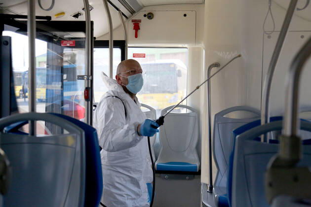 Modena. Operatori della Seta, the municipality of the city for urban transport, sanitize a bus at the end of the daily shift to counter the spread of Coronavirus (ROBERTO BRANCOLINI Fotogramma, Modena - 2020-04-27) p.s. la foto e utilizzabile nel rispetto del contesto in cui e stata scattata, e senza intento diffamatorio del decoro delle persone rappresentate  Copyright: xROBERTOxBRANCOLINIx xFOTOGRAMMAx