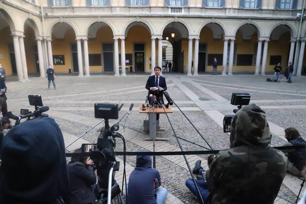foto ipp- clemente marmorino- milano 27 04 2020- Emergenza Coronavirus - Covid 19 - Conferenza stampa Prefettura Nella foto il premier giuseppe conte coronavirus - prefettura incontr  0