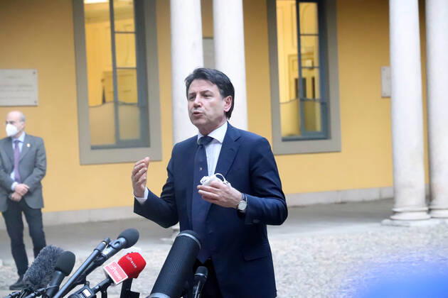 foto ipp- clemente marmorino- milano 27 04 2020- Emergenza Coronavirus - Covid 19 - Conferenza stampa Prefettura Nella foto il premier giuseppe conte coronavirus - prefettura incontr  0