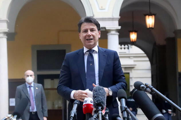 foto ipp- clemente marmorino- milano 27 04 2020- Emergenza Coronavirus - Covid 19 - Conferenza stampa Prefettura Nella foto il premier giuseppe conte coronavirus - prefettura incontr  0