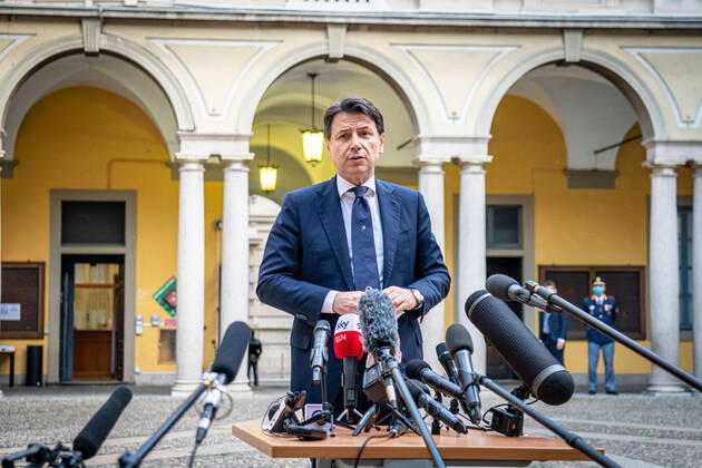 Milan - Visit of the Prime Minister Giuseppe Conte to the Prefecture of Milan. The President Giuseppe Conte (Marco Passaro Fotogramma, - 2020-04-27) p.s. la foto e utilizzabile nel rispetto del contesto in cui e stata scattata, e senza intento diffamatorio del decoro delle persone rappresentate  Copyright: xMarcoxPassarox xFOTOGRAMMAx