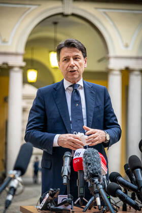 News Bilder des Tages Milan - Visit of the Prime Minister Giuseppe Conte to the Prefecture of Milan. The President Giuseppe Conte (Marco Passaro Fotogramma, - 2020-04-27) p.s. la foto e utilizzabile nel rispetto del contesto in cui e stata scattata, e senza intento diffamatorio del decoro delle persone rappresentate  Copyright: xMarcoxPassarox xFOTOGRAMMAx
