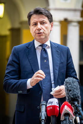 Milan - Visit of the Prime Minister Giuseppe Conte to the Prefecture of Milan. The President Giuseppe Conte (Marco Passaro Fotogramma, - 2020-04-27) p.s. la foto e utilizzabile nel rispetto del contesto in cui e stata scattata, e senza intento diffamatorio del decoro delle persone rappresentate  Copyright: xMarcoxPassarox xFOTOGRAMMAx