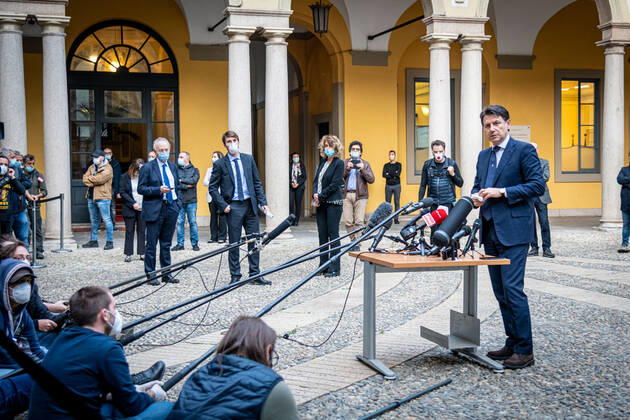 Milan - Visit of the Prime Minister Giuseppe Conte to the Prefecture of Milan. The President Giuseppe Conte (Marco Passaro Fotogramma, - 2020-04-27) p.s. la foto e utilizzabile nel rispetto del contesto in cui e stata scattata, e senza intento diffamatorio del decoro delle persone rappresentate  Copyright: xMarcoxPassarox xFOTOGRAMMAx