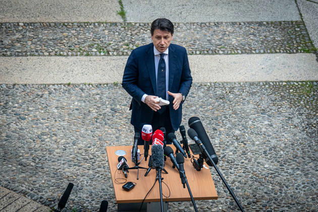 Milan - Visit of the Prime Minister Giuseppe Conte to the Prefecture of Milan. The President Giuseppe Conte (Marco Passaro Fotogramma, - 2020-04-27) p.s. la foto e utilizzabile nel rispetto del contesto in cui e stata scattata, e senza intento diffamatorio del decoro delle persone rappresentate  Copyright: xMarcoxPassarox xFOTOGRAMMAx