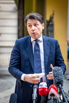 Milan - Visit of the Prime Minister Giuseppe Conte to the Prefecture of Milan. The President Giuseppe Conte (Marco Passaro Fotogramma, - 2020-04-27) p.s. la foto e utilizzabile nel rispetto del contesto in cui e stata scattata, e senza intento diffamatorio del decoro delle persone rappresentate  Copyright: xMarcoxPassarox xFOTOGRAMMAx