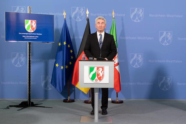 Andreas Pinkwart (FDP), Wirtschaftsminister von Nordrhein-Westfalen, spricht während einer Pressekonferenz. Die Landesregierung berichtet die aktuelle Lage und die Maßnahmen der Landesregierung im Rahmen der Corona-Pandemie.