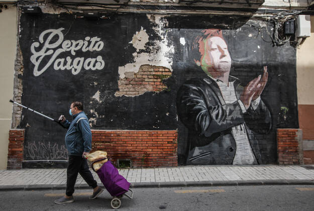 April 27, 2020: 27 April 2020 (Malaga) Citizens wearing masks will make daily purchases under security measures by the coronavirus - ZUMAc161 20200427_zap_c161_084 Copyright: xLorenzoxCarnerox