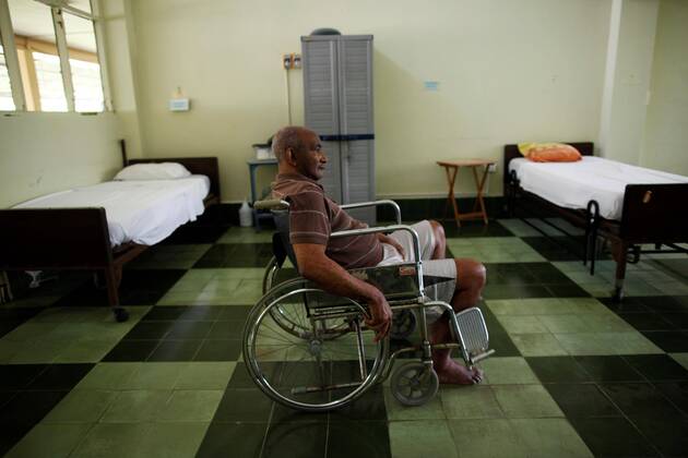 Jose Becker, 69, walks in his wheelchair at the Bolivar Home asylum, in Panama City, Panama, 27 April 2020. Panama with 165 deaths and 5,779 infections by COVID-19 has not registered, until now, any case in nursing homes. Uncommon fact compared to other countries in the world where the coronavirus has claimed the lives of thousands of older people. In the Bolivar Home, run by nuns, there are 109 older adults who meet the indefinite quarantine decreed by the Government of Panama on March 25, as one of the measures of social distancing to contain the spread of the virus. None of them wear a mask, only the nurses and caregivers of the residence, who, dressed in blue and white uniforms and hair tied up at the nape of the neck, go to their jobs every day. Nursing homes in Panama, free of the deadly COVID-19 !ACHTUNG: NUR REDAKTIONELLE NUTZUNG  Copyright: xBienvenidoxVelascox AME6098 20200428-637236312688808433