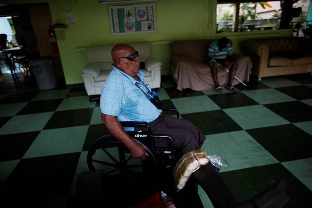 Antonio Pacheco, 77, walks in his wheelchair at the Bolivar Home asylum, in Panama City, Panama, 27 April 2020. Panama with 165 deaths and 5,779 infections by COVID-19 has not registered, until now, any case in nursing homes. Uncommon fact compared to other countries in the world where the coronavirus has claimed the lives of thousands of older people. In the Bolivar Home, run by nuns, there are 109 older adults who meet the indefinite quarantine decreed by the Government of Panama on March 25, as one of the measures of social distancing to contain the spread of the virus. None of them wear a mask, only the nurses and caregivers of the residence, who, dressed in blue and white uniforms and hair tied up at the nape of the neck, go to their jobs every day. Nursing homes in Panama, free of the deadly COVID-19 !ACHTUNG: NUR REDAKTIONELLE NUT  Copyright: xBienvenidoxVelascox AME6100 20200428-637236313331960313