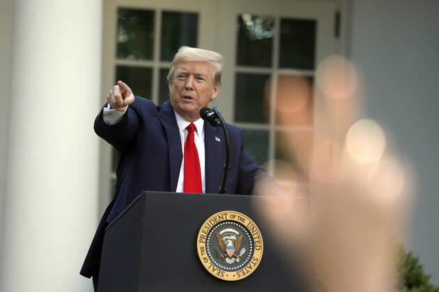 News Bilder des Tages April 27, 2020, Washington, District of Columbia, USA: United States President Donald J. Trump calls on a reporter during a news conference in the Rose Garden at the White House in Washington on April 27, 2020. .Credit: Pool via CNP Washington USA - ZUMAs152 20200427_zaa_s152_057 Copyright: xYurixGripasx