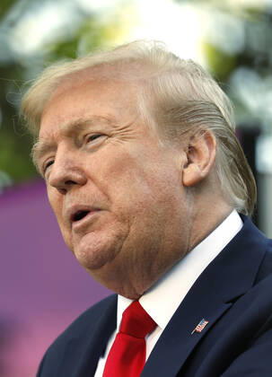 April 27, 2020, Washington, District of Columbia, USA: United States President Donald J. Trump speaks at a news conference in the Rose Garden at the White House in Washington on April 27, 2020. .Credit: Pool via CNP Washington USA - ZUMAs152 20200427_zaa_s152_067 Copyright: xYurixGripasx