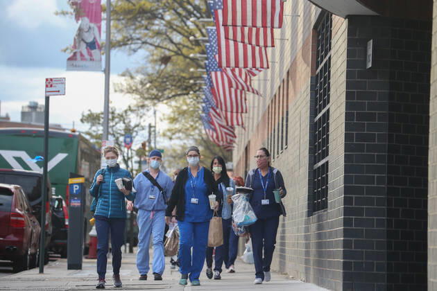 April 27, 2020, New York, NY, USA: The evening shift of nurses, doctors and other medical workers arrive at Elmhurst Hospital in Queens, New York City to treat COVID-19 and novel Coronavirus patients. New York USA - ZUMAh16_ 20200427_zaf_h16_010 Copyright: xDanxHerrickx