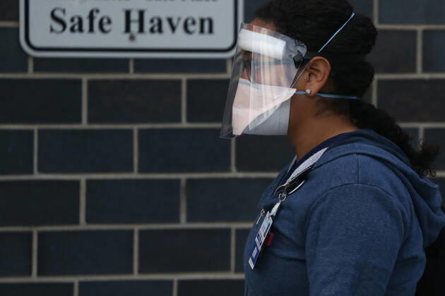 April 27, 2020, New York, NY, USA: The evening shift of nurses, doctors and other medical workers arrive at Elmhurst Hospital in Queens, New York City to treat COVID-19 and novel Coronavirus patients. A worker wearing PPE arrives. New York USA - ZUMAh16_ 20200427_zaf_h16_014 Copyright: xDanxHerrickx