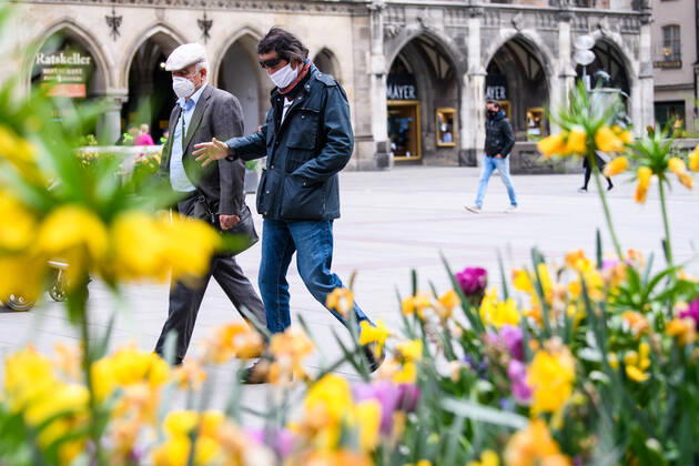 (200428) -- MUNICH, April 28, 2020 (Xinhua) -- Pedestrians wearing face masks are seen in Munich, Germany, April 27, 2020. In most German states, face masks or an equivalent mouth-and-nose cover have become mandatory on Monday when people travel by bus or train or go shopping. (Photo by Kevin Voigt Xinhua) GERMANY-MUNICH-COVID-19-FACE MASK 