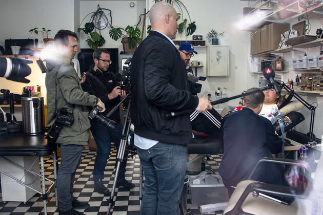 Gustav Lloyd Agerblad, 32, gets the face of Swedish State epidemiologist Anders Tegnell inked onto his arm by tattoo artist Yashay Rissanen Tastas at the Myndigheten the Authority tattoo parlor in Sodermalm in Stockholm, Sweden, April 27, 2020 Picture The world press Stockholm Sweden x2512x,  Copyright: xFERNVALLxLOTTE Aftonbladetx SWEDEN CORONA TATTOO