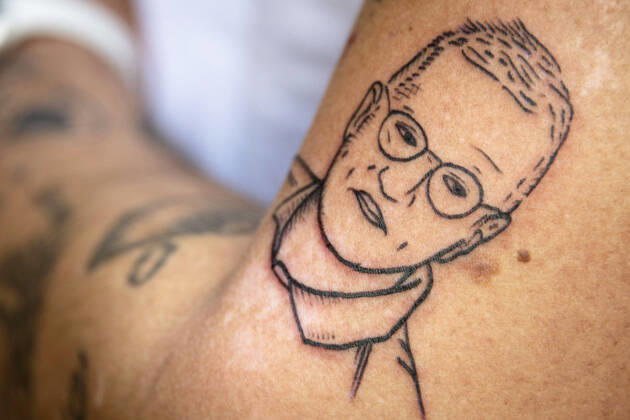 Gustav Lloyd Agerblad, 32, gets the face of Swedish State epidemiologist Anders Tegnell inked onto his arm by tattoo artist Yashay Rissanen Tastas at the Myndigheten the Authority tattoo parlor in Sodermalm in Stockholm, Sweden, April 27, 2020 Stockholm Sweden x2512x,  Copyright: xFERNVALLxLOTTE Aftonbladetx SWEDEN CORONA TATTOO