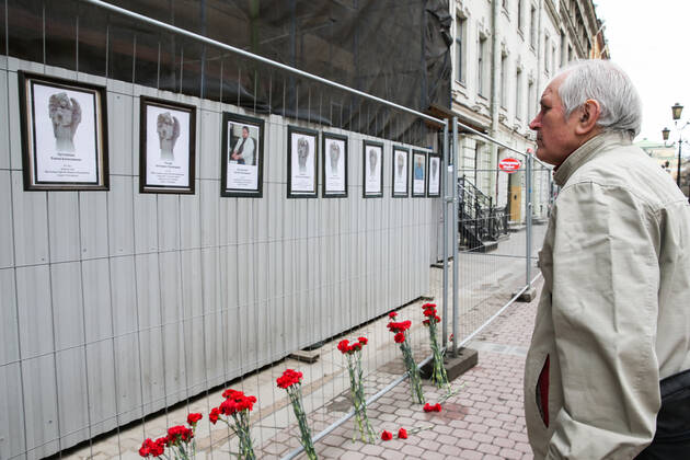 ST PETERSBURG, RUSSIA - APRIL 28, 2020: An elderly man by portraits of medical workers who died after contracting the novel coronavirus by the offices of St Petersburg s Healthcare Committee in Malaya Sadovaya Street. The wall of memory was created by St Petersburg resident Irina Maslova. Peter Kovalev TASS  TS0D7528