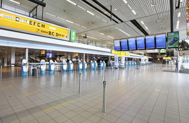 28-04-2020 Amsterdam Airport Schiphol in the Netherlands is virtually empty and abandoned as a result of the corona virus (c) PPE Beijersbergen Amsterdam The Netherlands  Copyright: xPPEx