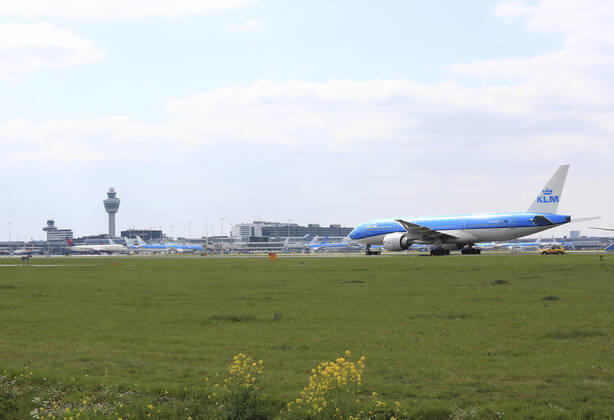 28-04-2020 Amsterdam Airport Schiphol in the Netherlands is virtually empty and abandoned as a result of the corona virus (c) PPE Beijersbergen Amsterdam The Netherlands  Copyright: xPPEx