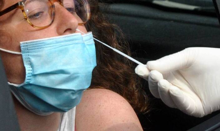 Coronavirus emergency, Medical doctors perform drive-in pharyngeal swab in car at Casa del Sole Hospital, to examine presence of contagion from Covid-19. (Ph.Alessandro Fucarini. Fotogramma, PALERMO - 2020-04-28) p.s. la foto e utilizzabile nel rispetto del contesto in cui e stata scattata, e senza intento diffamatorio del decoro delle persone rappresentate  Copyright: xPh.AlessandroxFucarini.x xFOTOGRAMMAx